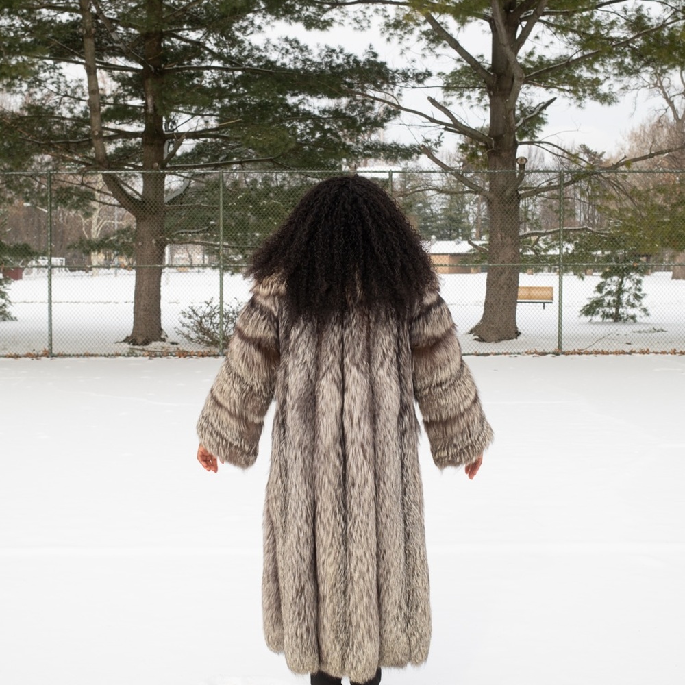 SILVER FOX FUR COAT - Picture 3 of 5